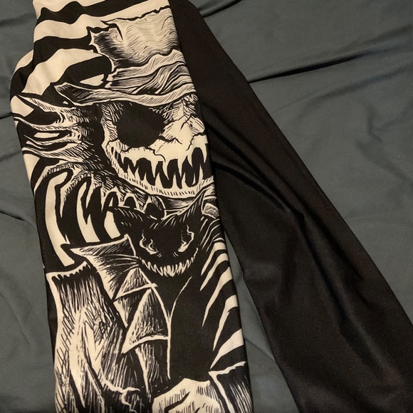 Jack Skellington  Halloween   Leggings . NWT  SIZE  XL .. - Picture 4 of 8